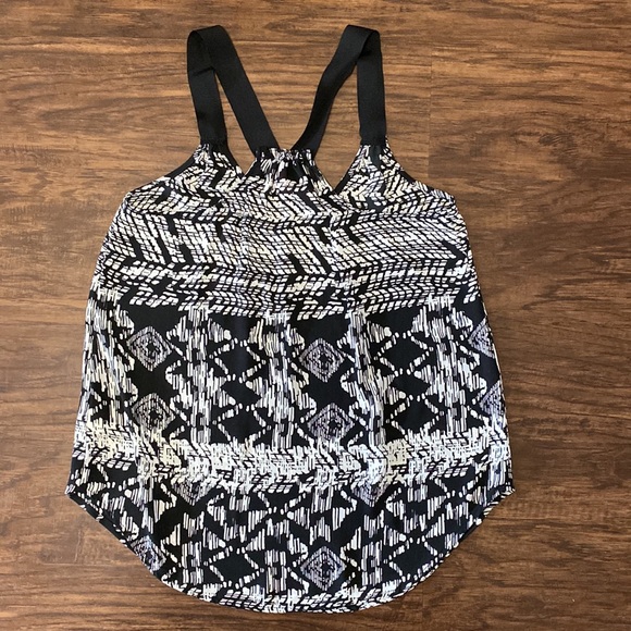 Eight Sixty New Mexico Tank in Black & White - Picture 2 of 9